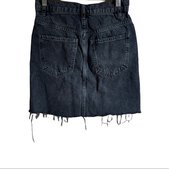 Free People Mini Jean Skirt We The Free Raw Hem Solid Black Denim Size 24 - Picture 2 of 9